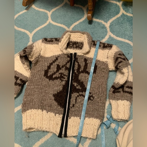 Stunning Cowichan wool sweater jacket. Size XS - Picture 5 of 6